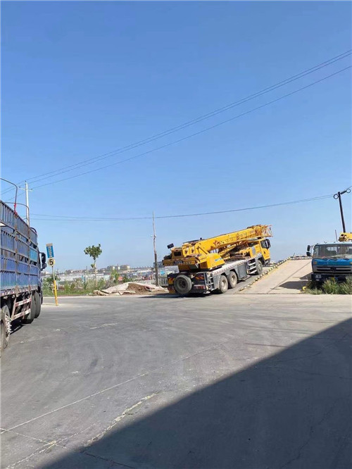 八宿县25吨吊车的租赁价格大概是多少？