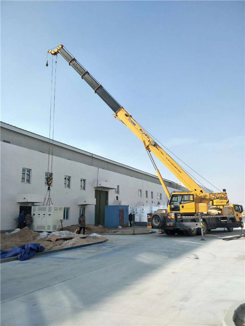 八宿县“超载就喊停”—— 吊车的 “重量保镖” 技术